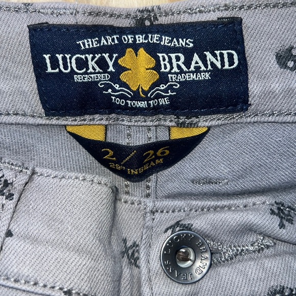 Lucky Brand NWOT “Charlie Super Skinny” skull and crossbones raw hem jeans SZ 26 - Picture 5 of 9